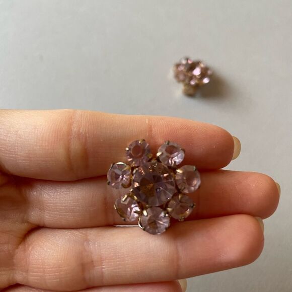 Elegant Pink Floral Earrings M384 - Picture 3 of 3